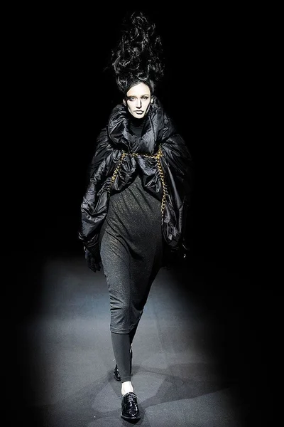 Look 30